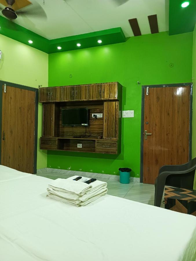 Trinetra Inn Varanasi Exterior foto